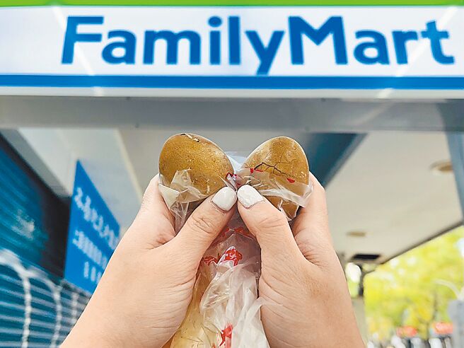 全家3月7日前享茶叶蛋2颗20元优惠，买指定饮料加1元也可带走1颗。（全家提供）