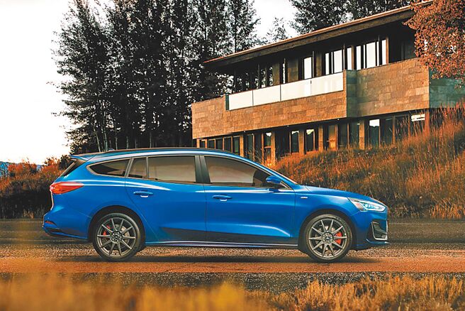 Ford Focus Wagon拥有宽敞舒适且变化多元的乘载机能，上市2周突破1800张订单。（福特六和提供）