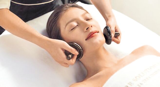 SOGO指出，专柜透过护肤服务，更增加品牌黏着度。（SOGO提供）