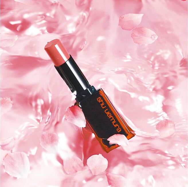 SOGO忠孝／復兴馆shu uemura植村秀无色限镜光唇膏，1250元。（SOGO提供）