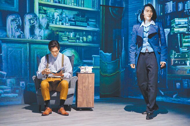 从《浮士德》到《追忆似水年华》，李清照、小王子、鲁迅……等古今中外的文豪、人物、各个角色都在剧场一一浮现。（张铠乙摄）