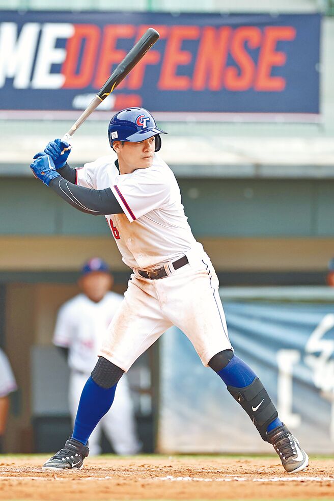 旅美好手张育成在中华队练习赛首次上场，就击出2支安打。（中职提供）