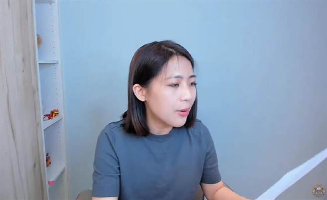 台北市议员徐巧芯今更在直播上念出检方监听译文，爆料陈宗彦当初和绰号「豆哥」的台南酒店老板特助王孝玮联络时，多半以「找朋友」来当作召妓暗语。（摘自徐巧芯YouTube频道／李奇叡台北传真）