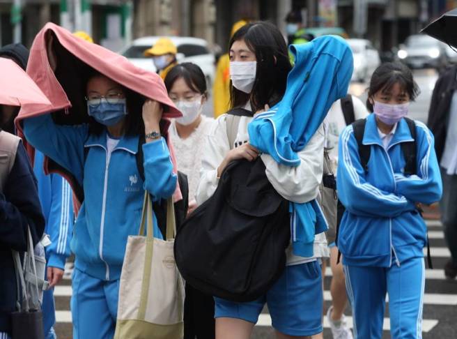 补班日天气晴朗，南部高温可达30度。（本报系资料照）