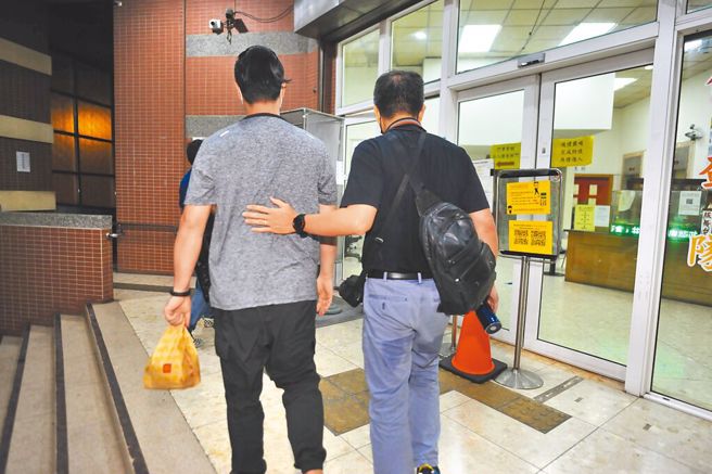 诱500名女子拍淫片，「台版N号房」张姓嫌犯(左)羁押中死在监所。(中时资料库)