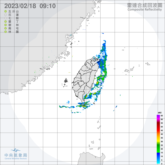 中央气象局预报指出，今天（18日）各地大多为晴到多云，只有东半部地区、恒春半岛及大臺北山区有零星短暂雨；早晚仍偏冷，西半部及东北部低温13到15度，其他地方约18、19度，白天太阳出来后，气温将明显回升，除了桃竹苗及中部沿海受低云覆盖，高温在20到22度之外，其他各地都可以来到24至25度，南部内陆更有29、30度的高温，感受温暖偏热。（翻摄自中央气象局／林良齐台北传真）