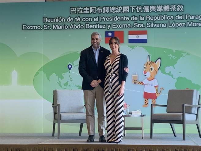 巴拉圭阿布铎与夫人今天与媒体茶叙，重申台巴关系的重要性。（杨孟立摄）
