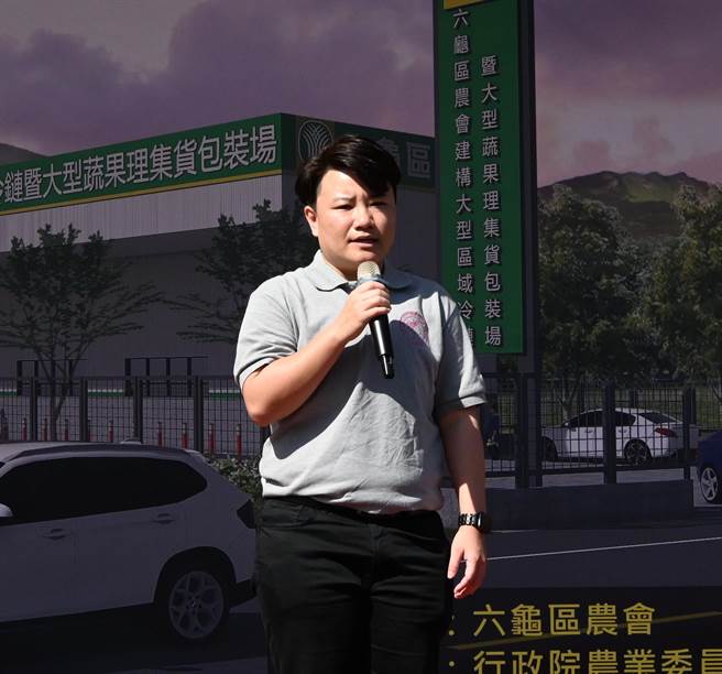 六龟区农会总干事林芷蕾感谢各界的协助，让集货场动土。（林瑞益摄）