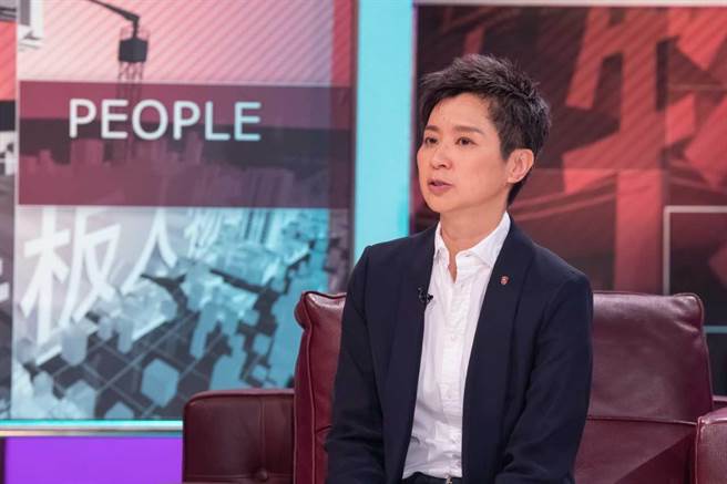 《TVBS看板人物》日前邀请保时捷全球首位女销售处长锺明潓当来宾。（TVBS提供）