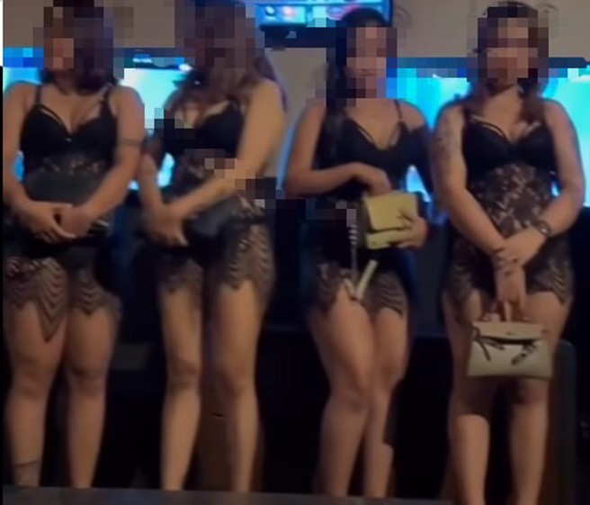 网友分享酒店选妃，体格壮硕的小姐让他惊艳。（翻摄爆废公社二馆）