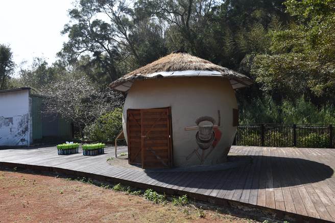 苗栗县西湖乡瑞湖国小是县府设置的5个防灾园区之一，校园内设有谷仓以备不时之需。（谢明俊摄）