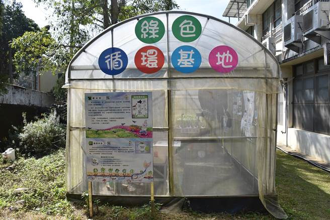 苗栗县西湖乡瑞湖国小是县府设置的5个防灾园区之一，校内设有鱼菜共生场。（谢明俊摄）