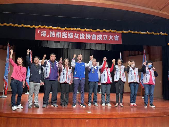 朱立伦18日出席南投县「溱」情相挺妇女后援会成立大会，营造团结气势。（杨静茹摄）