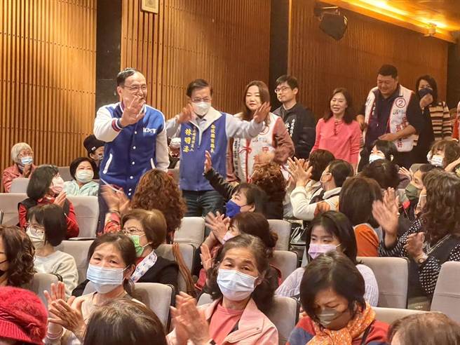 朱立伦、林明溱出席「溱」情相挺妇女后援会成立大会，支持者帮林明溱加油打气。（杨静茹摄）