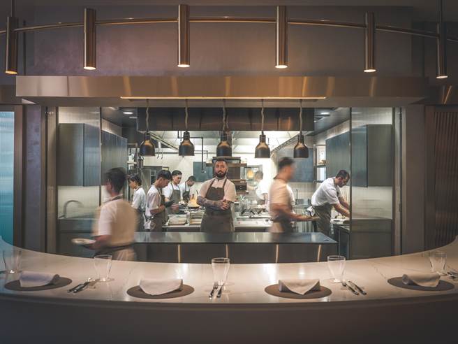 FRASSI主廚Iacopo Frassi 與餐廳團隊。（FRASSI提供）