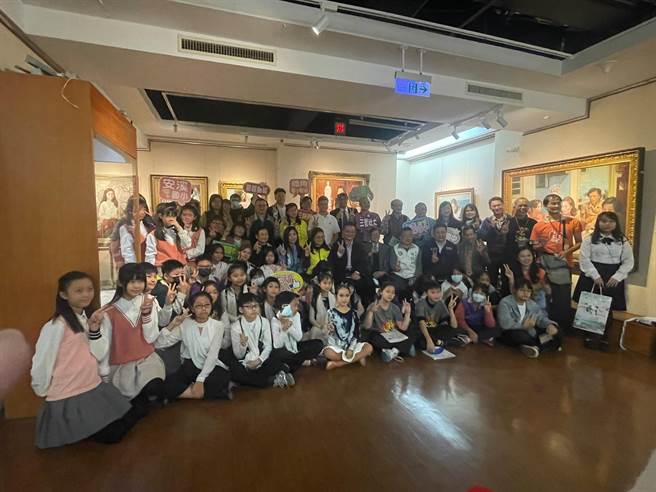 今年适逢已故艺术家李梅树诞辰120年，李梅树纪念馆特地结合三峡、莺歌8所学校，办理「李梅树120创艺教育展」，透过舞蹈、导览、蓝晒等跨域表现，演绎李梅树与三峡祖师庙、三峡茶等地的记忆。（北大高中提供）
