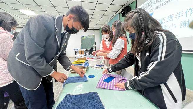 今年适逢已故艺术家李梅树诞辰120年，李梅树纪念馆特地结合三峡、莺歌8所学校，办理「李梅树120创艺教育展」，透过舞蹈、导览、蓝晒等跨域表现，演绎李梅树与三峡祖师庙、三峡茶等地的记忆。（北大高中提供）