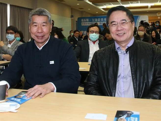 前立委蔡正元、孙文学校总校长张亚中、国民党中常委刘大贝等党内大老，皆出席支持。（赵双杰摄）