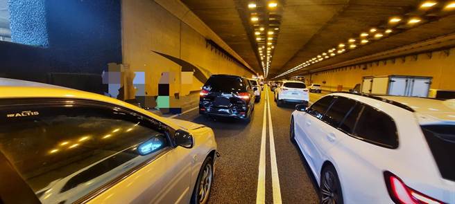 国道3号北向60公里处今日下午1时许发生车祸事故。（翻摄照片／蔡明亘桃园传真）