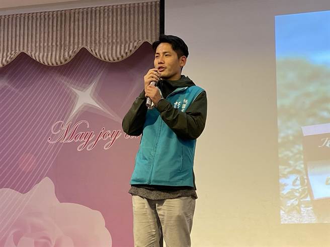 民进党桃园市议员彭俊豪今举办感恩餐会，面对外界劝进参选声音，他表示会做好随时上战场的准备。（蔡明亘摄）