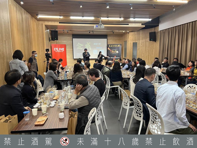 旺旺中時「金威獎」素人盲飲活動台中場18日圓滿完成，民眾根據香氣口感尾韻與整體表現等四項因素，選出TOP3威士忌。（林金池攝）（飲酒過量有害健康）。