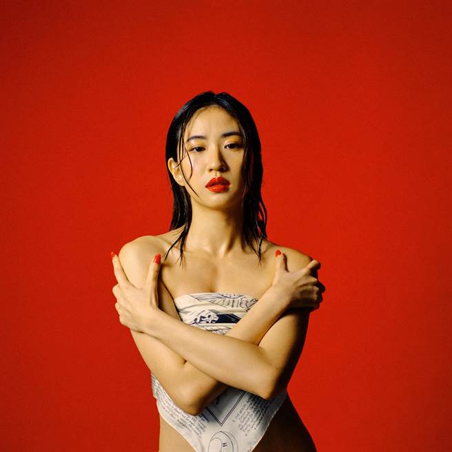 9m88近来推出新歌，打造性感造型。（爵士宝贝提供）