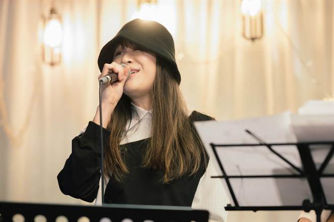 田心蕾强忍脚伤登台演出。（瑞田音乐提供)