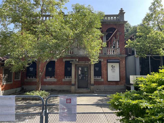 桃园中坜燃藜第红楼拥有超过百年歷史，近日盛传将被拆除，桃市府文化局启动紧急程序，将其列为暂定古蹟，3月将送文资审议会审查。（蔡明亘摄）