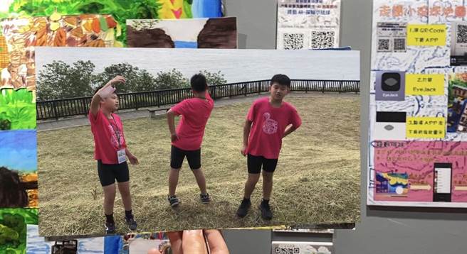 景点彩绘结合数位科技EyeJack Creator软体，可从画作连结景点简介影片。(于家麒摄)