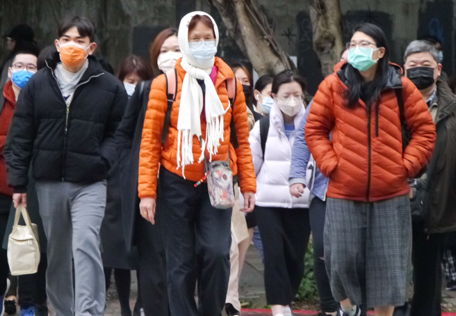 明晚各地開始飄雨，周五南方水氣減少，中南部恢復為多雲到晴的天氣。（示意圖／資料照，陳俊吉攝）