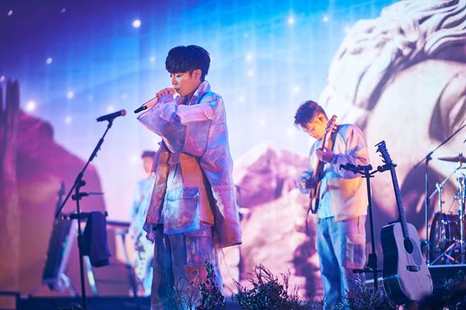 鱼丁纟《池堂影夜》演唱会返场华丽大升级。（环球音乐提供）