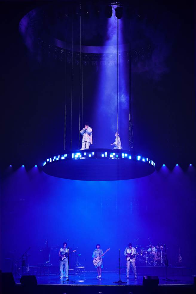 鱼丁纟重返台北小巨蛋举办「季节限定版」演唱会。（环球音乐提供）