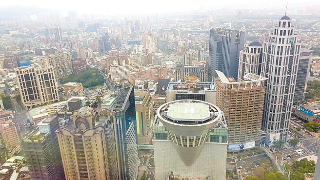 科技大厂扩增据点、疫后卫星办公需求及外商来台沿高铁、捷运等轨道建设布局，推升新北办公需求。（王莫昀摄)