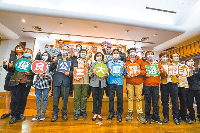 宜兰县政府举办首届优良公寓大厦评选活动，最高奖金5万元，17日县府举办说明会，负责评选的专家学者将在3月间实地走访社区，预计4月颁奖。（李忠一摄）