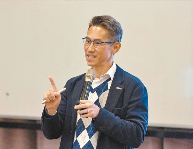 清华大学校长高为元在当校长前也曾创业当老板，他以创业家的身分，到清大创业车库「9又4分之3创业沙龙」分享过去点滴。（清大提供／王惠慧新竹传真）