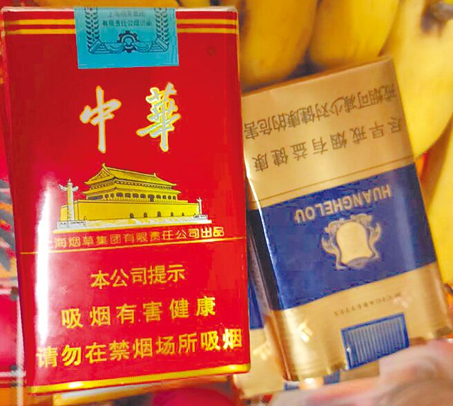 台南市渔民与钓客近日在海面上捕获许多大陆菸。（读者提供／程炳璋台南传真）吸菸有碍身体健康