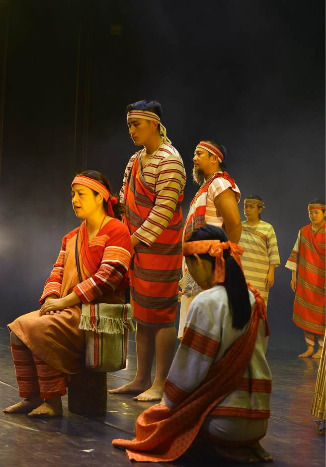 「泰雅原舞工坊」新创歌舞剧《菈娃》，昨晚于葫芦墩文化中心演奏厅盛大登场。(葫芦墩文化中心提供／陈世宗台中传真)