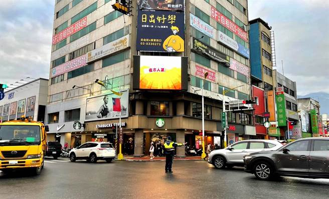 228连假期间，花莲警方将依苏花改中仁及仁水隧道智慧型科技监控设备，掌握进出县境车潮及车速，并整合监视器系统CCTV，观测重要路段交通流量，以利随时通知各分局机动部署警力因应。（花莲县警局提供／罗亦晽花莲传真）