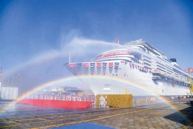 建造难度或不亚于航空母舰的大型邮轮，大陆首艘国产大型邮轮持续建造中，力拚7月开启试航。（中国新闻周刊）