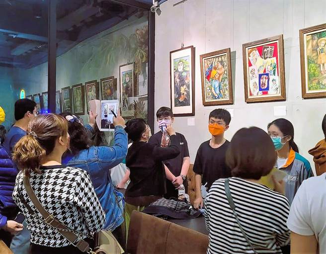 「没得奖的作品展」让孩子们学到、创作不只是为了比赛，用心的画作还是会被看见。。（高市教育局提供／袁庭尧高雄传真）