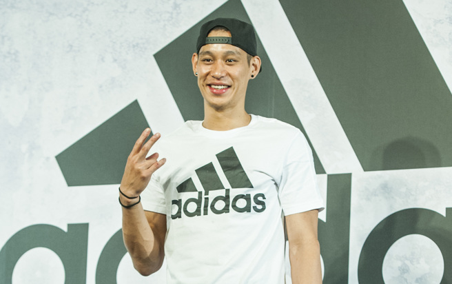 夢想家啦啦隊場邊干擾林書豪罰球挨轟。（圖／中時資料照  )