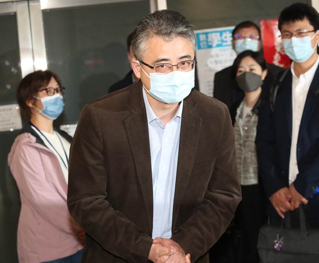 上海市台办副主任李骁东表示期待两岸春暖花开。（郑任南摄）