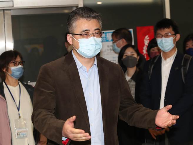 上海市台办副主任李骁东表示期待两岸春暖花开。（郑任南摄）