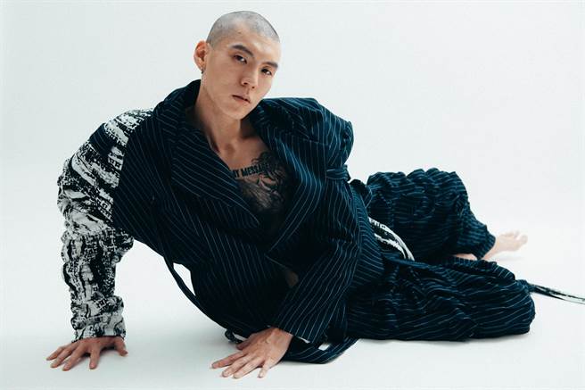 杜威日前参加亚洲模特儿奖颁奖典礼。（杜威本人提供）