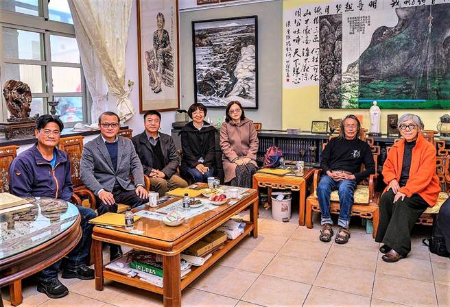 艺术家洪根深、澎湖县政府文化局、湖西乡公所、湖西乡鼎湾村社区发展协会及国立臺南生活美学馆，将在洪根深鼎庐艺动基地展开密切的社区艺文合作与交流。（澎湖文化局提供）