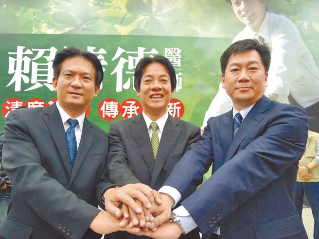 陈宗彦(右)被踢爆花酒案请辞行政院发言人，外界传剑指民进党主席赖清德(中)。左为林俊宪。（本报资料照片）