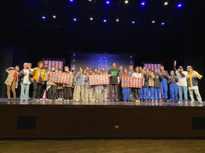 桃园市街舞文化艺术协会19日在中坜举办第7届桃园UNION高中职热舞社团联赛，排舞竞赛由竹女热舞Hot5夺下第一名。（蔡明亘摄）