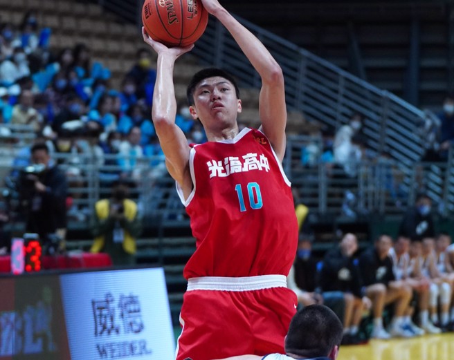 光復高中郑名斈拿下18分。（高中体总提供）
