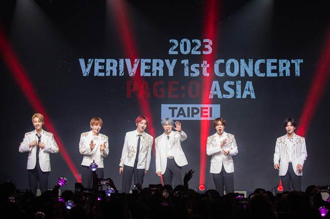 勇胜（左起）、冈旻、浩荣、东宪、延浩、启贤开心跟台下粉丝互动聊天。（ON INN ASIA提供）