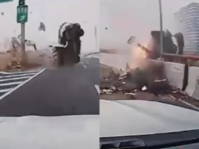 轿车失控撞击路中防撞水箱，整辆车弹起炸出零件，接着飞到另一侧「掉落高架道路」，整辆车起火被烧得清光，驾驶当场死亡。（翻摄自记者爆料网）
